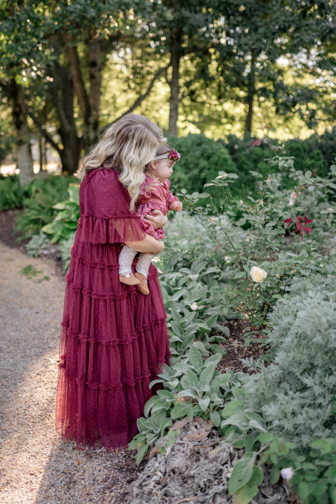 huntsville photographer - mom and daughter in garden
