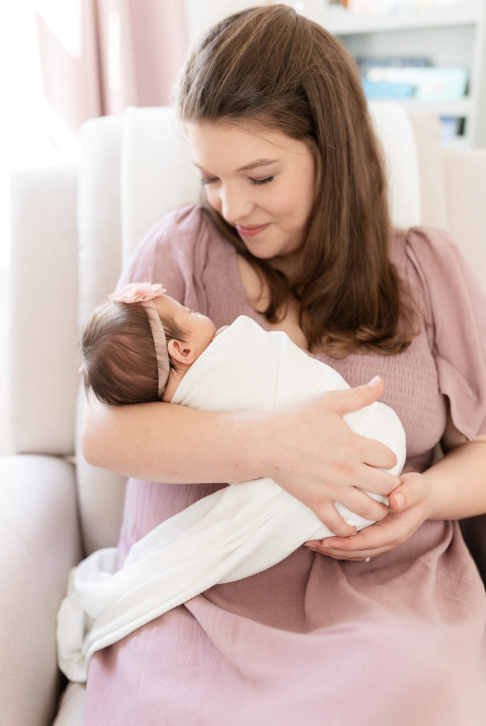 huntsville photographer  mom cuddling baby