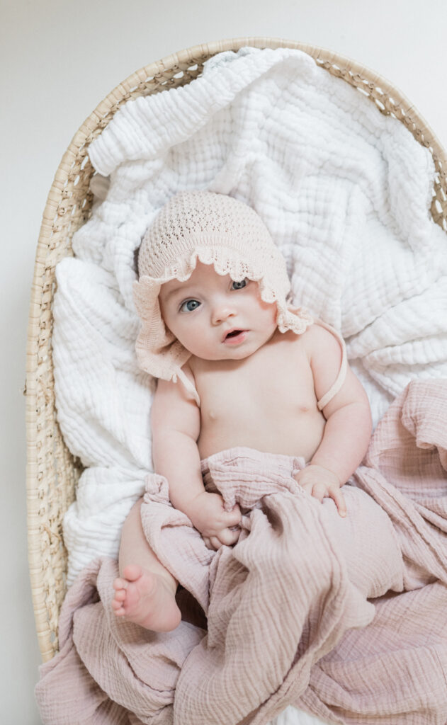 photographer in huntsville al  baby with bonnet 